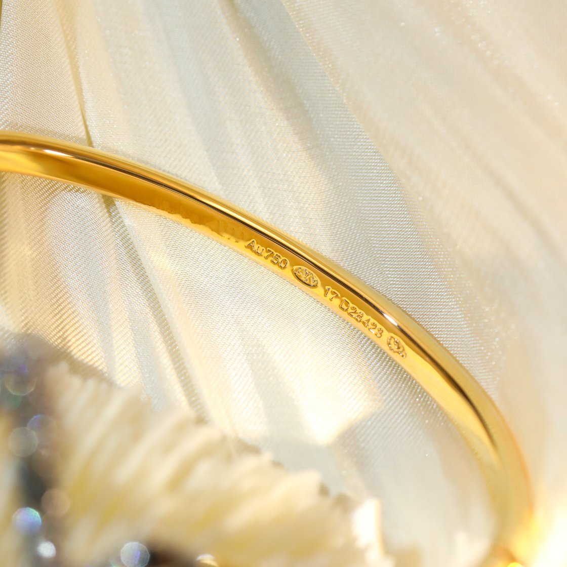 LOUIS VUITTON VOLTE UPSITE DOWN GOLD DIAMOND BRACELET