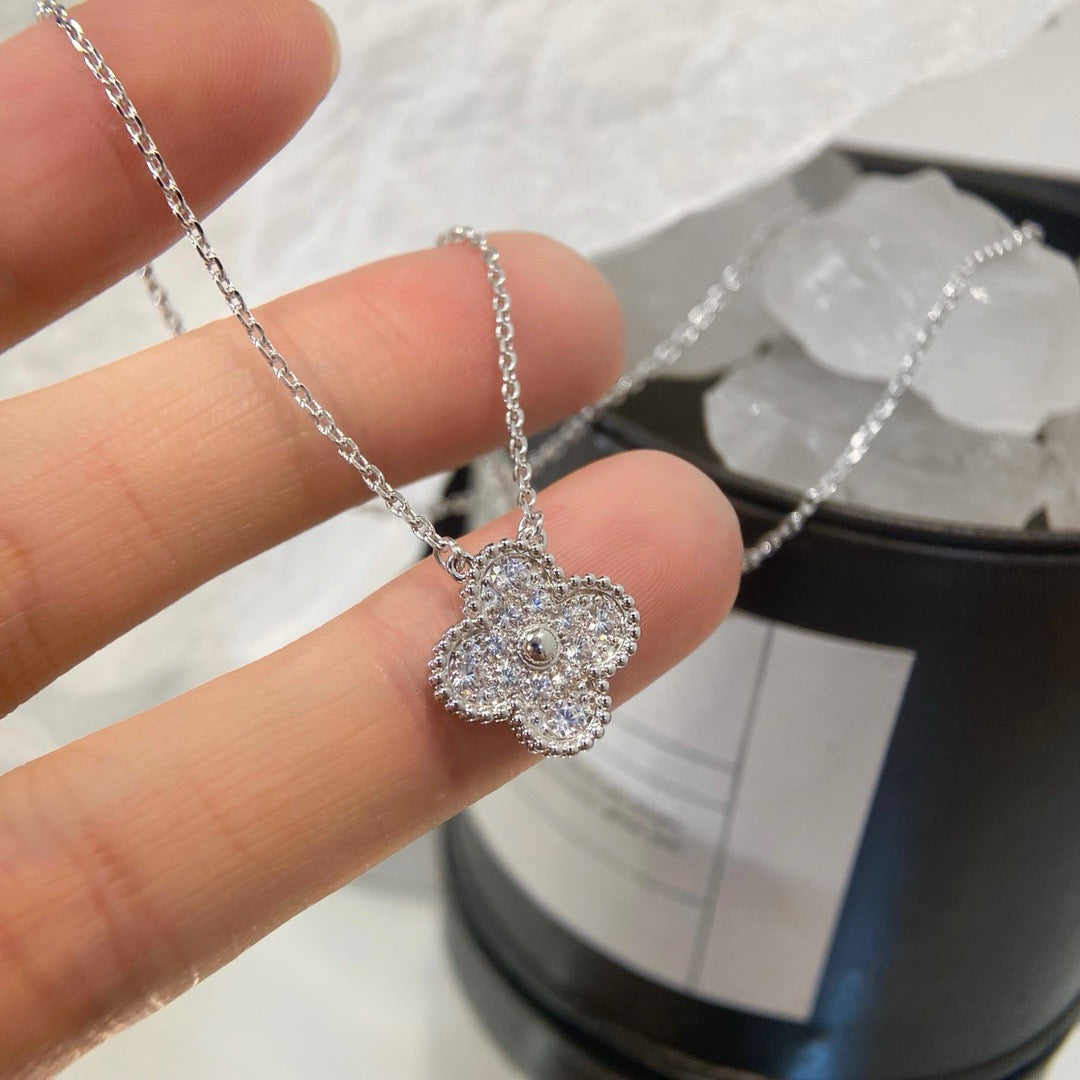 VCA CLOVER 15MM DIAMOND SINGLE FLOWER NECKLACE